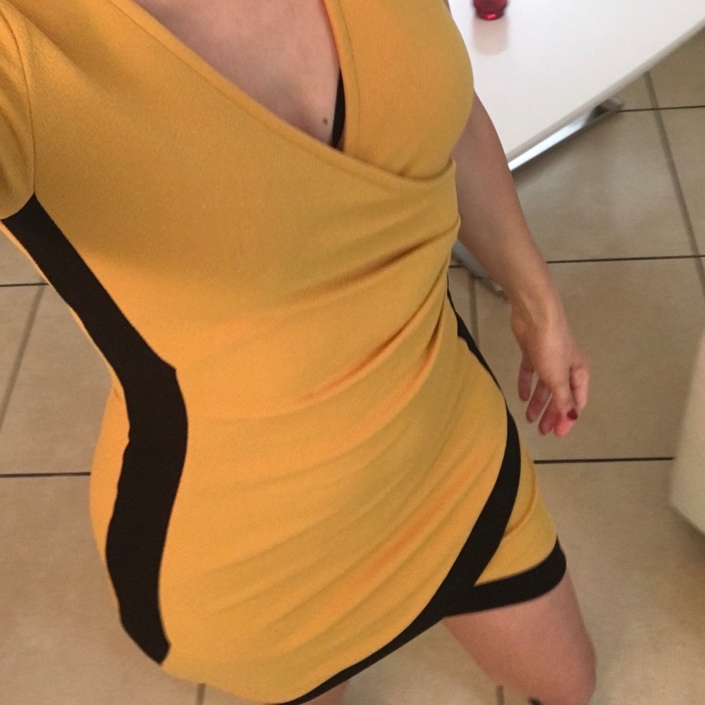 Almost Famous🌟black and mustard dress✨!